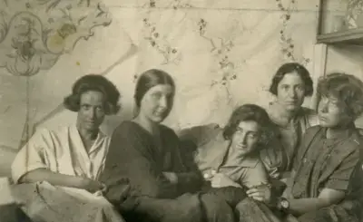 Grupo de artesanas y diseñadoras del Taller de Viena