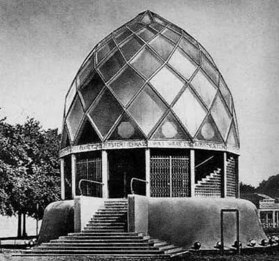 Exterior de La Casa de Cristal de Bruno Taut