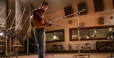 Thimothée Chalamet en la recreación de Columbia Records Studio en Nueva York