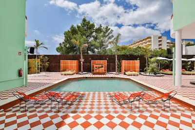 Piscina - Hotel Cubanito (IBIZA)