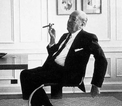 Mies van der Rohe en su diseño en colaboración con Thonet. La silla S 533L